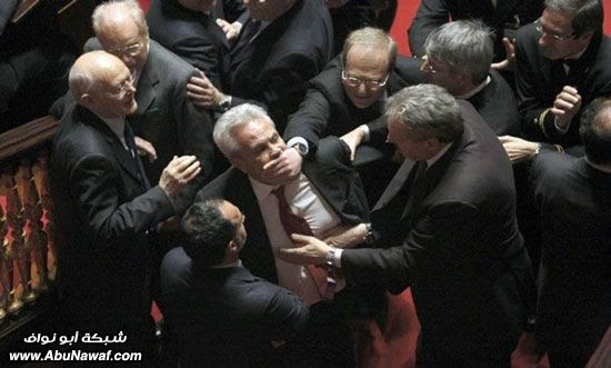 صور مضاربات البرلمانات بالعالم مع صور طريفه Image010