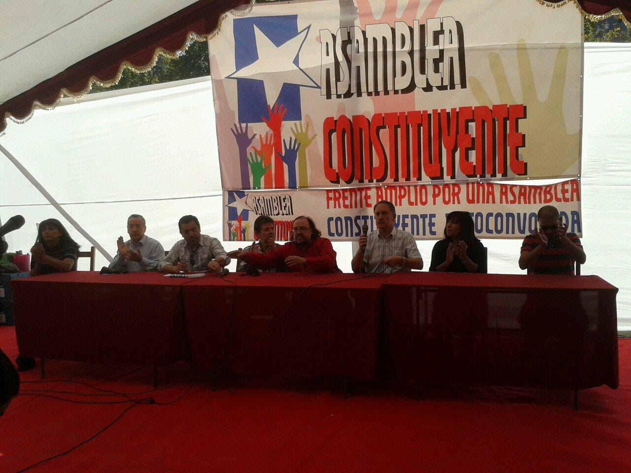 Masivo y unitario encuentro del Frente Amplio por una Asamblea Constituyente autoconvocada en el Parque Almagro de Santiago Masivo y unitario encuentro del Frente Amplio por una Asamblea Constituyente autoconvocada en el Parque Almagro de Santiago