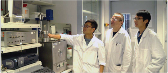 Max Planck researchers with Chemisens Calorimeter