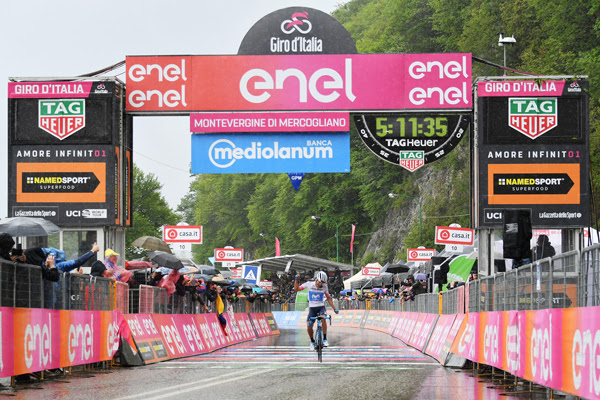 b4c27058 2725 4f31 8016 6723298890be CARAPAZ HA VINTO LOTTAVA TAPPA DEL GIRO D’ITALIA YATES ANCORA IN MAGLIA ROSA