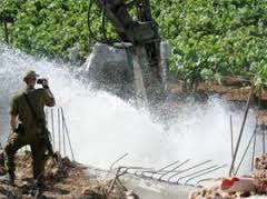l'esercito israeliano controlla le sorgenti palestinesi