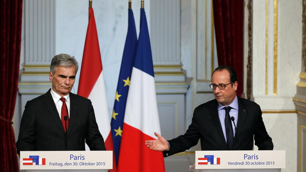 Fran&ccedil;ois Hollande (&agrave; droite) et&nbsp;Werner Faymann, le chancelier Autrichien, le 30 octobre 2015.&nbsp;