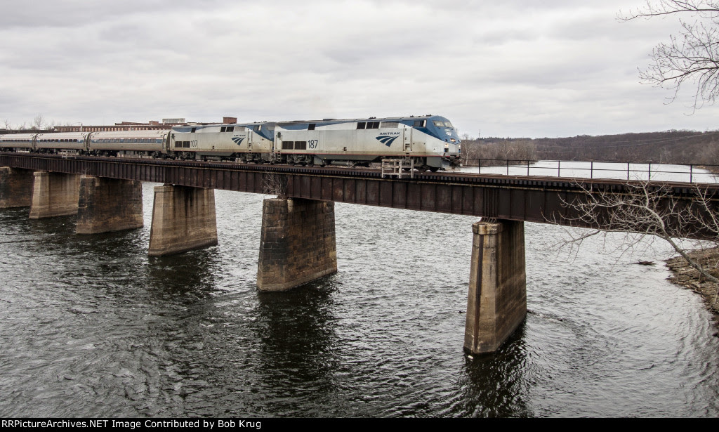 Amtrak's southbound VERMONTER crosses the Connecticut River from Holyoke (west shore) to Chicopee (east shore)
