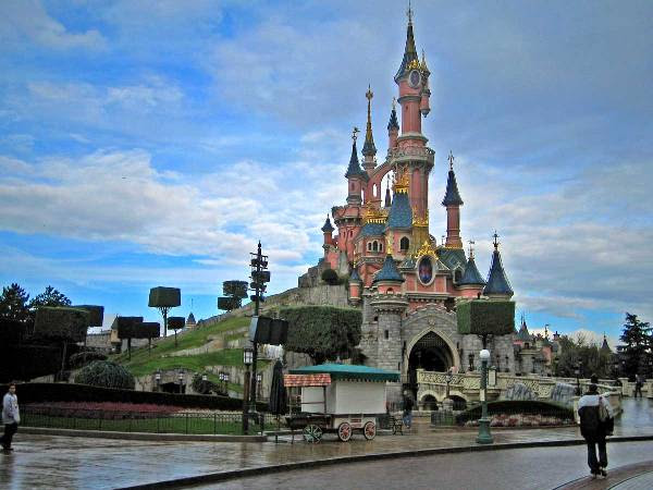 H Disneyland Paris
αναζητά προσωπικό από την
Ελλάδα