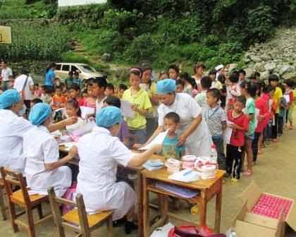 Kids line up for dental clinic