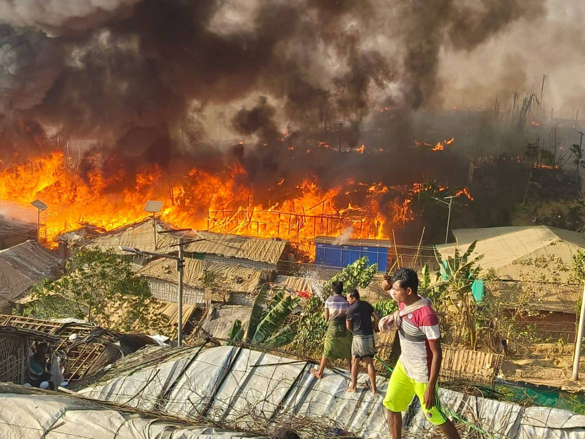 Rohingya refugee camp fire