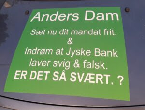 HUSK DE SOM HAR DÆKKET OVER JYSKE BANKS FORTSATTE SVINDEL MOD STORBJERG ERHVERV I ER SKYLDIGE I VI STADIG UDSÆTTES FOR BEDRAGERI DA I NÆGTEDE AT STANDSE EN ÅBENLYS FORBRYDELSE TAK FOR DET HÅBER I SOVER GODT OM NATTEN / At politiet ignorer politilovens Kap. 2. Paragraf 2. Stk. 3. Syntes åbenlyst være for at dække over Danmarks anden største bank jyske bank, ikke må efterforskes for bedrageri ER DETTE FÆLLES FOR ALLE BANKER ? Men nu nærmer vi os retslokalet og kan der få retten til at sætte jysk bank på plads, nu ledelsen ikke selv magter den opgave / Husk vi retter gerne fejl hvis noget er forkert Anders Dam ved godt at nummeret er 22227713 Så er bande lederen Anders Dam eller andre uenige med noget Så bare kom Anders nummeret er 0045 22227713 / / Jyske Bank Boxen præsentere duellen mellem jyske bank og deres bedraget kunde, hvis jyske bank tør mødes i Boxen Jyske Bank BOXEN navnet på Danmarks nye nationale arena i Herning. MCH Messecenter Herning Jyske Bank har indgået en navnesponsor aftale for multiarenaen,
