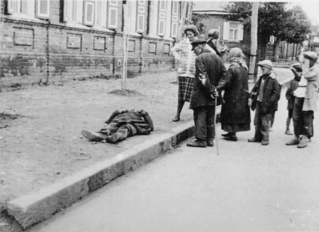 File:Famine Kharkov 1933.jpg