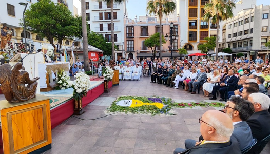 El alcalde (PP) de Algeciras encabeza la representación institucional en la misa y procesión del Corpus Christi concelebrada por el obispo de Cádiz