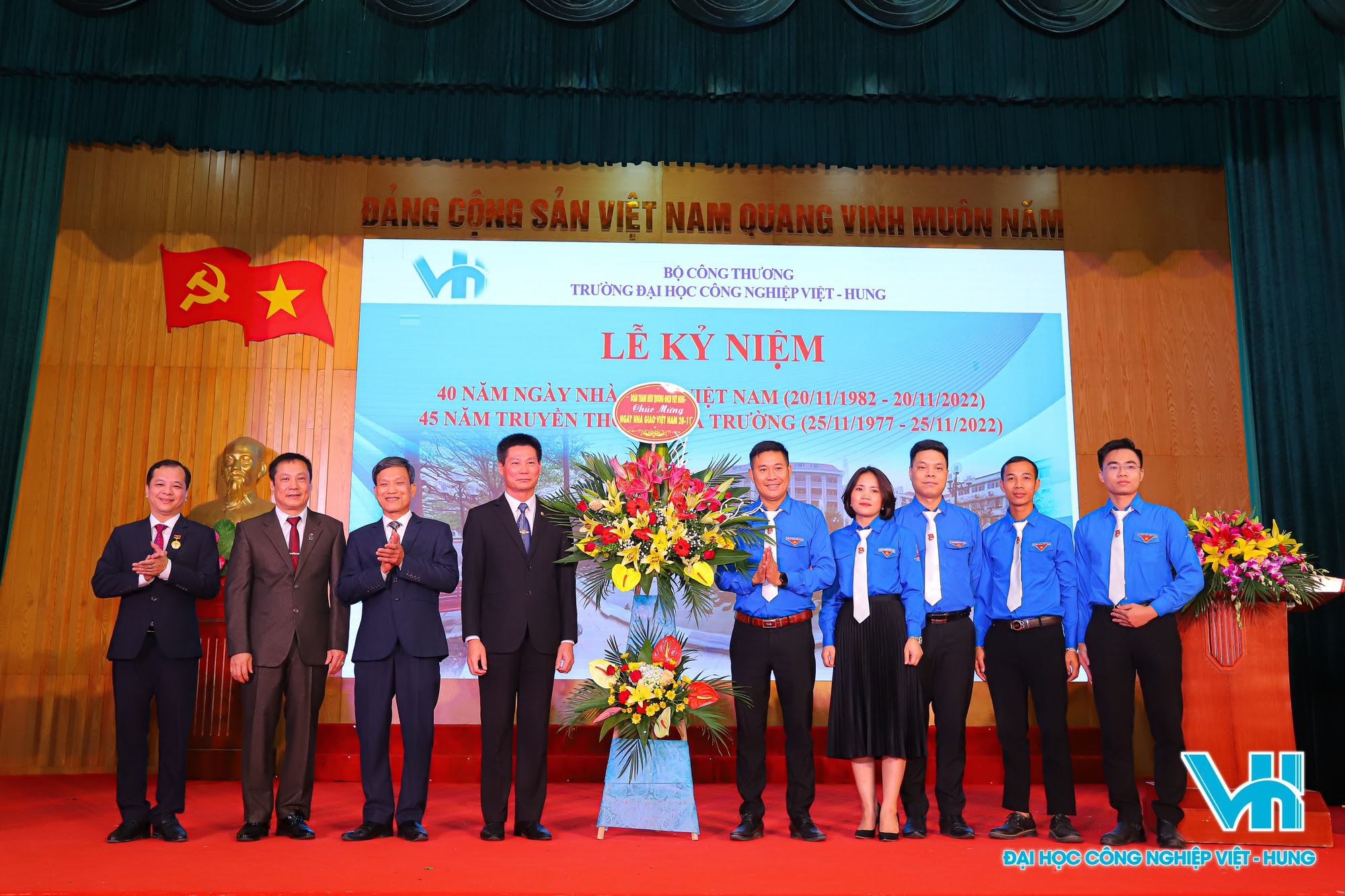 Lễ kỷ niệm 40 năm ngày nhà giáo Việt Nam và 45 năm ngày thành lập trường ĐH Việt - Hung - Ảnh 6.