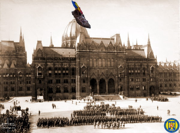10 La Parlamentul Ungariei 1919 - Armata Romana la Budapesta Foto Roncea Ro - Ziaristi Online - Arhivele Nationale