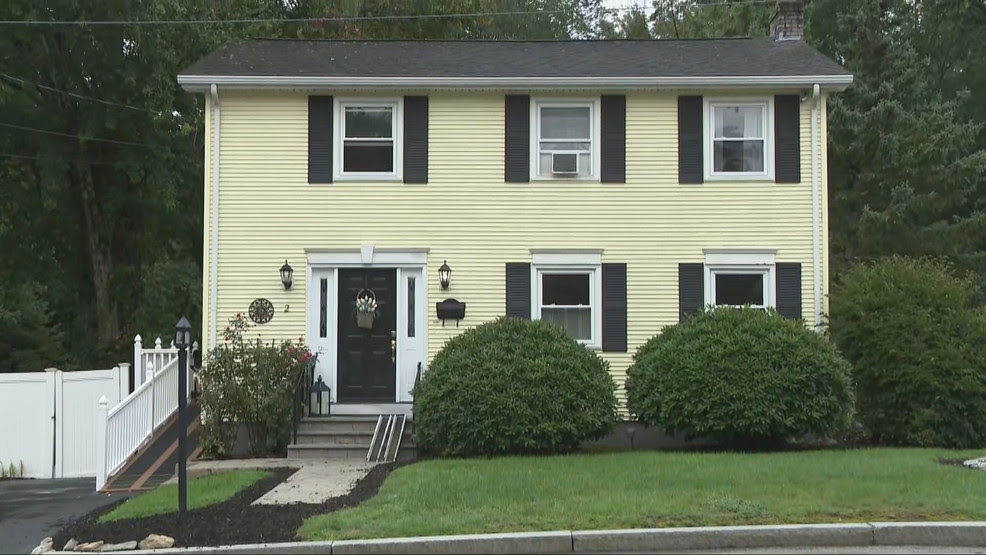  Strong odor prompts neighbor to call post to Woonsocket home where bodies were found