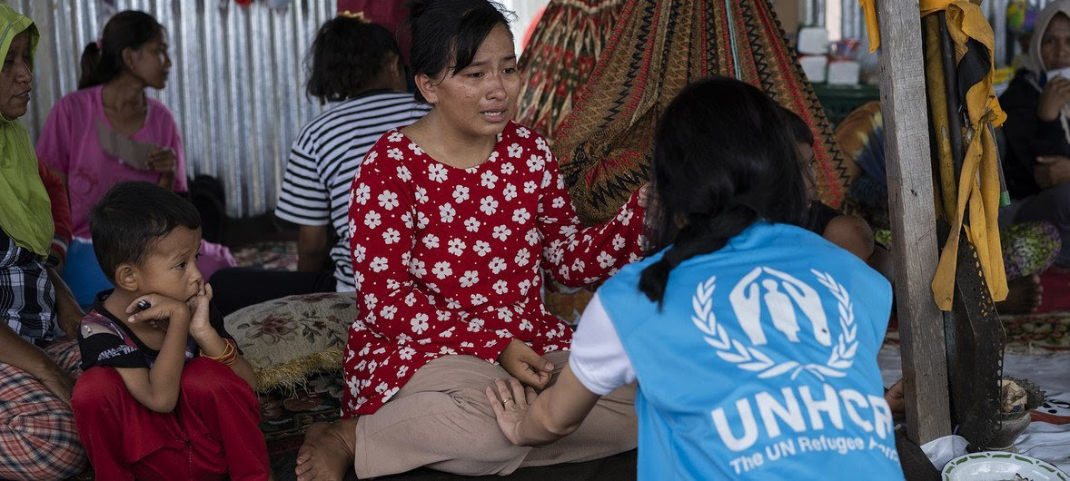 A UNHCR staff member comforts a survivor in Indonesia, who cries as she recounts her traumatic experience during the earthquake and liquefaction, in Palu, on the Indonesian island of Sulawesi. 21 October 2018.