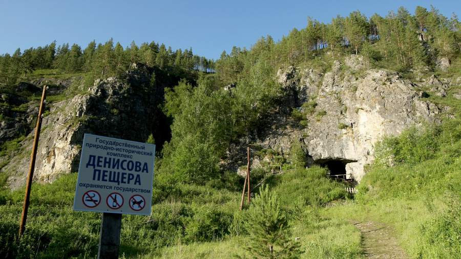 Вход в Денисову пещеру, Алтайский край