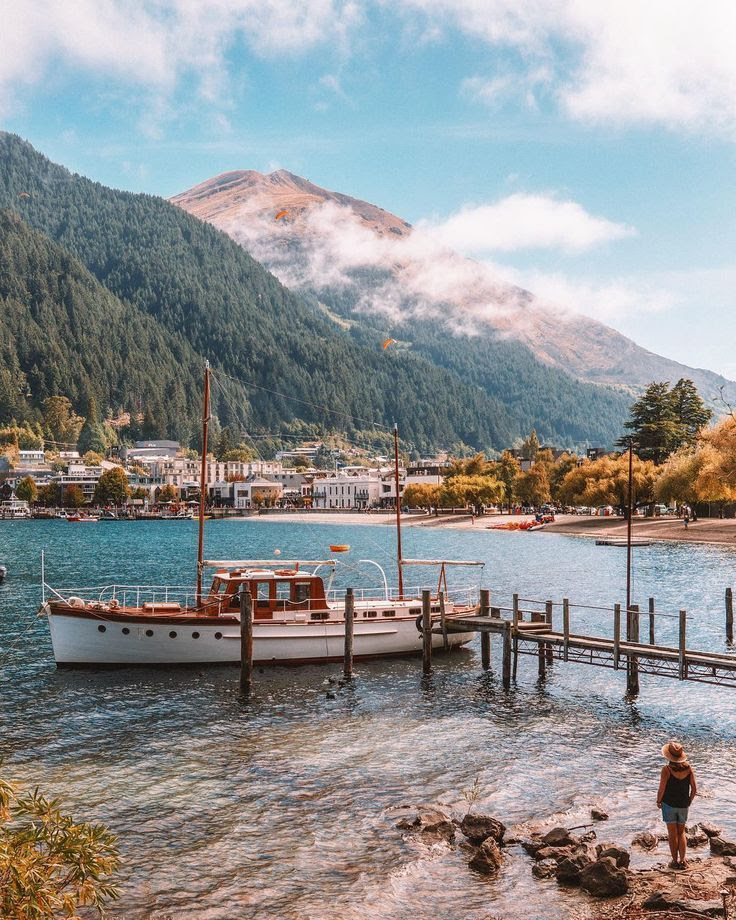 Hiking in the forests you will encounter native birds like the south island robin, and in the mountains—especially the ski resorts—the clever, cheeky kea, the world's only alpine. Feb 23, 2020 Things to do in Queenstown, New Zealand An ultimate