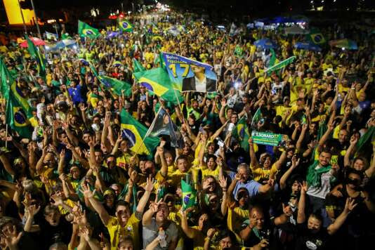 Résultat de recherche d'images pour "PHOTOS victoire bresil bolsonaro"