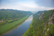 Sixteen-year reduction in levels of toxic PAHs in the Elbe River, Saxony