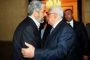 Hamas politburo chief Khaled Mashaal and PA / Fatah leader Mahmoud Abbas, 'greet' each other at past meeting. (archive)