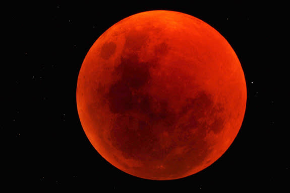 Total Lunar Eclipse Will Darken the Moon Next Week