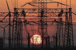 El hundimiento de la demanda eléctrica amenaza con disparar el déficit de tarifa a los mil millones este año