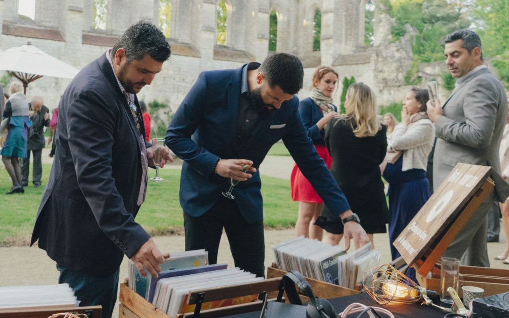 Bar à vinyles pour un cocktail de mariage Bar à vinyles pour un cocktail de mariage