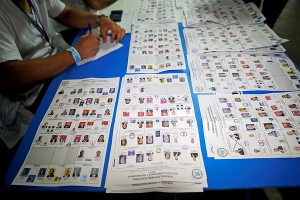 Las autoridades electorales en Guatemala anunciaron el jueves que debe realizarse un recuento total de las actas de la votación del 16 de junio.