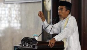 Indonesia: Muslim cleric says cross is of the devil, interfaith activists urge Christians, not Muslims, to keep calm