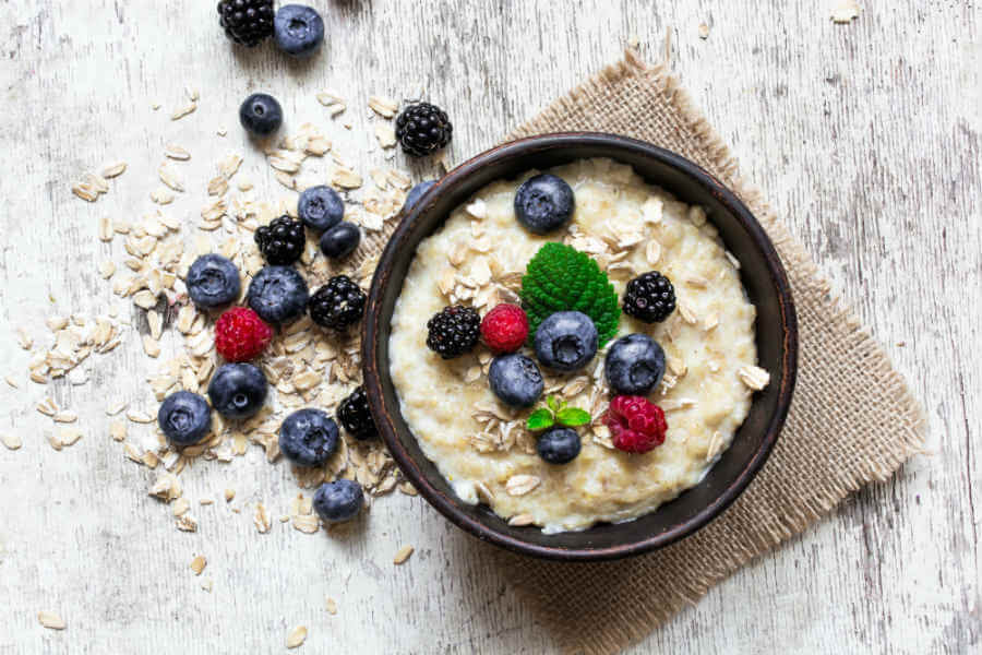 oatmeal with berries