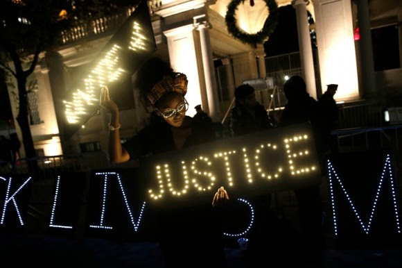 Estallan protestas en Ferguson14