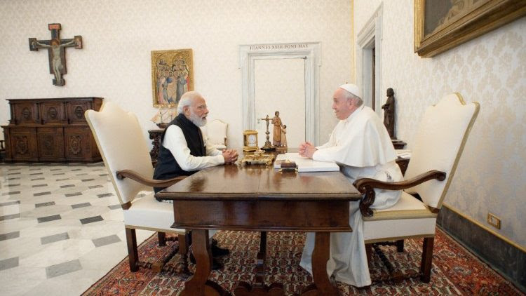 Papa Francesco con il primo Ministro dell'India Narendra Modi