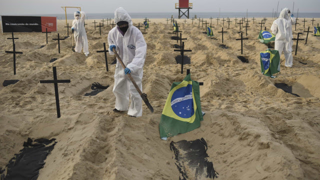 Brasil atinge maior média de mortes da pandemia neste domingo, com 1.105 vítimas