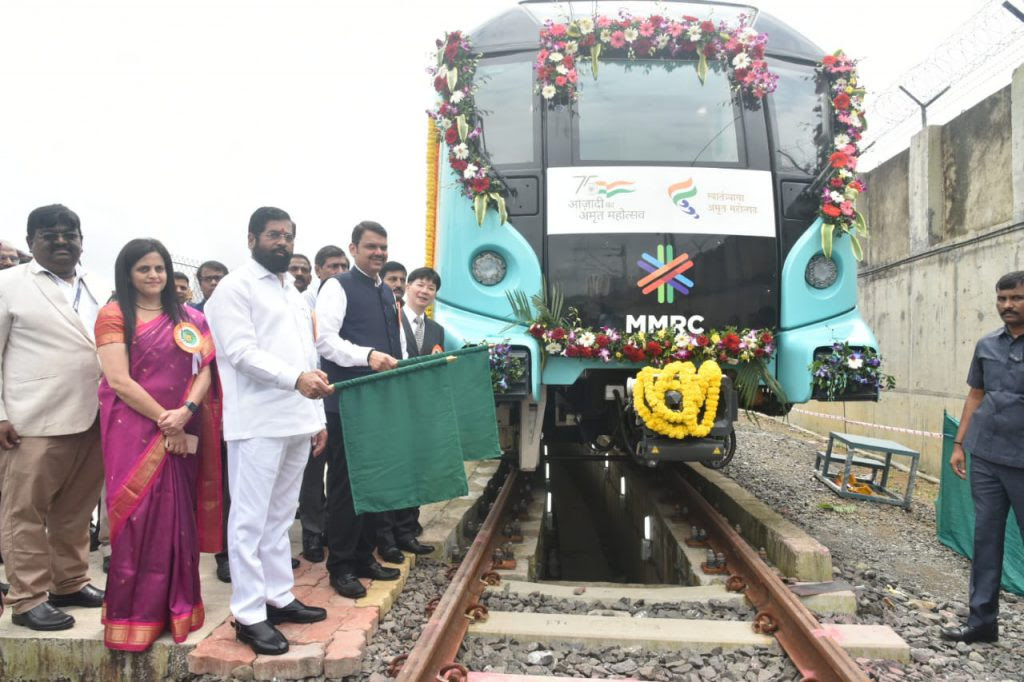 1 660 Metro : मेट्रो 3 प्रकल्प सार्वजनिक वाहतुकीची सुविधा देण्याबरोबरच पर्यावरणाचा समतोल राखण्यास पूरक ठरेल – मुख्यमंत्री