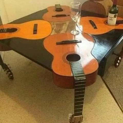 Music-Guitar-Table