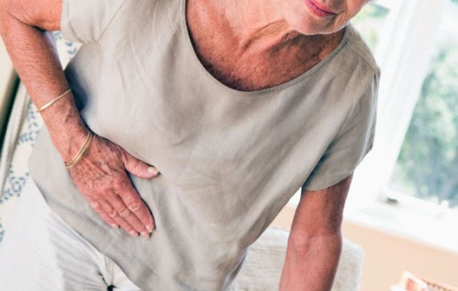 Nếu nhà bạn có người cao tuổi, nhắc họ tuyệt đối không làm 8 việc hại sức khoẻ này - Ảnh 1.