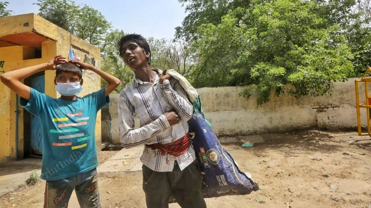 (Rajkumar (right), a ragpicker and part time e-rickshaw puller | Photo: Praveen Jain/ThePrint