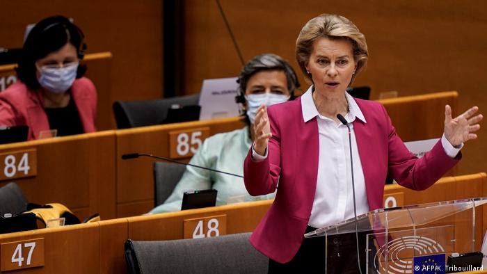 Brüssel EU-Kommissionspräsidentin Ursula von der Leyen im EU- Parlament zum Haushaltsentwurf (AFP/K. Tribouillard)