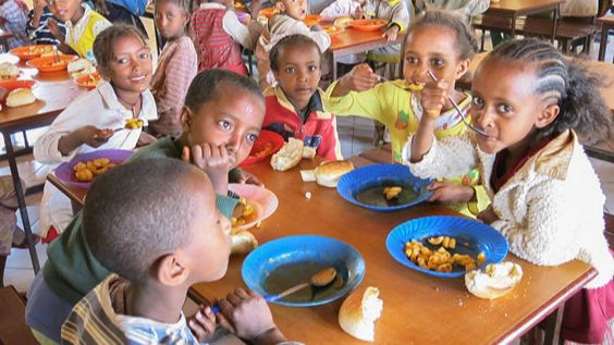 Niños atentidos por los salesianos en Etiopía