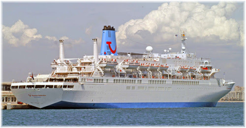 Thomson Celebration - Photo Manuel Moreno at MerchantShips.info