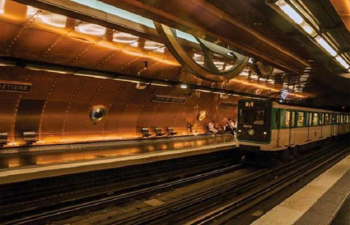 Chiêm ngưỡng 9 ga tàu điện ngầm đẹp nhất thế giới: Lộng lẫy không thua gì bảo tàng nghệ thuật  - Ảnh 9.