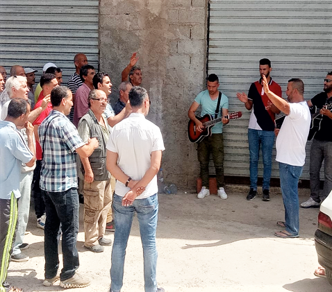  Members of church in Riki, Algeria worship outside building. (Morning Star News)