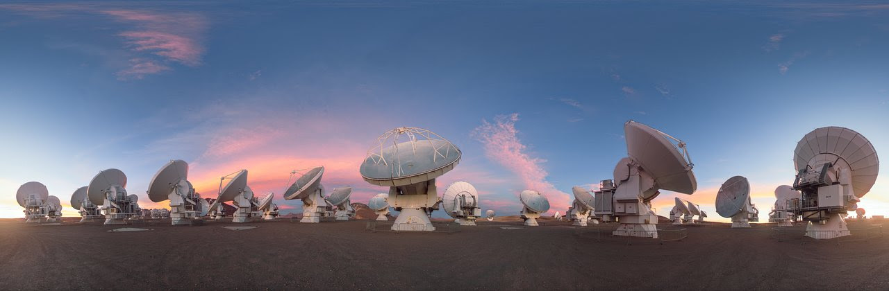 Dusky light on the ALMA antennas