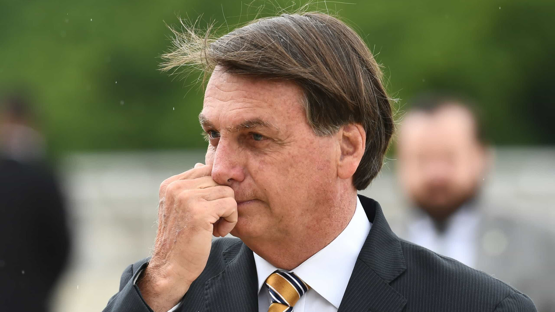 'Se eu disputar, entrego a faixa para qualquer um', diz Bolsonaro após falas golpistas sobre eleição