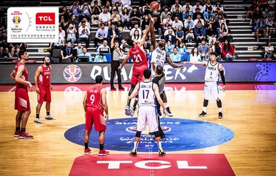 A TCL está orgulhosa de patrocinar a Copa do Mundo de Basquete da FIBA 2019, que acontecerá de 31 de agosto a 15 de setembro na China (PRNewsfoto/TCL Electronics)