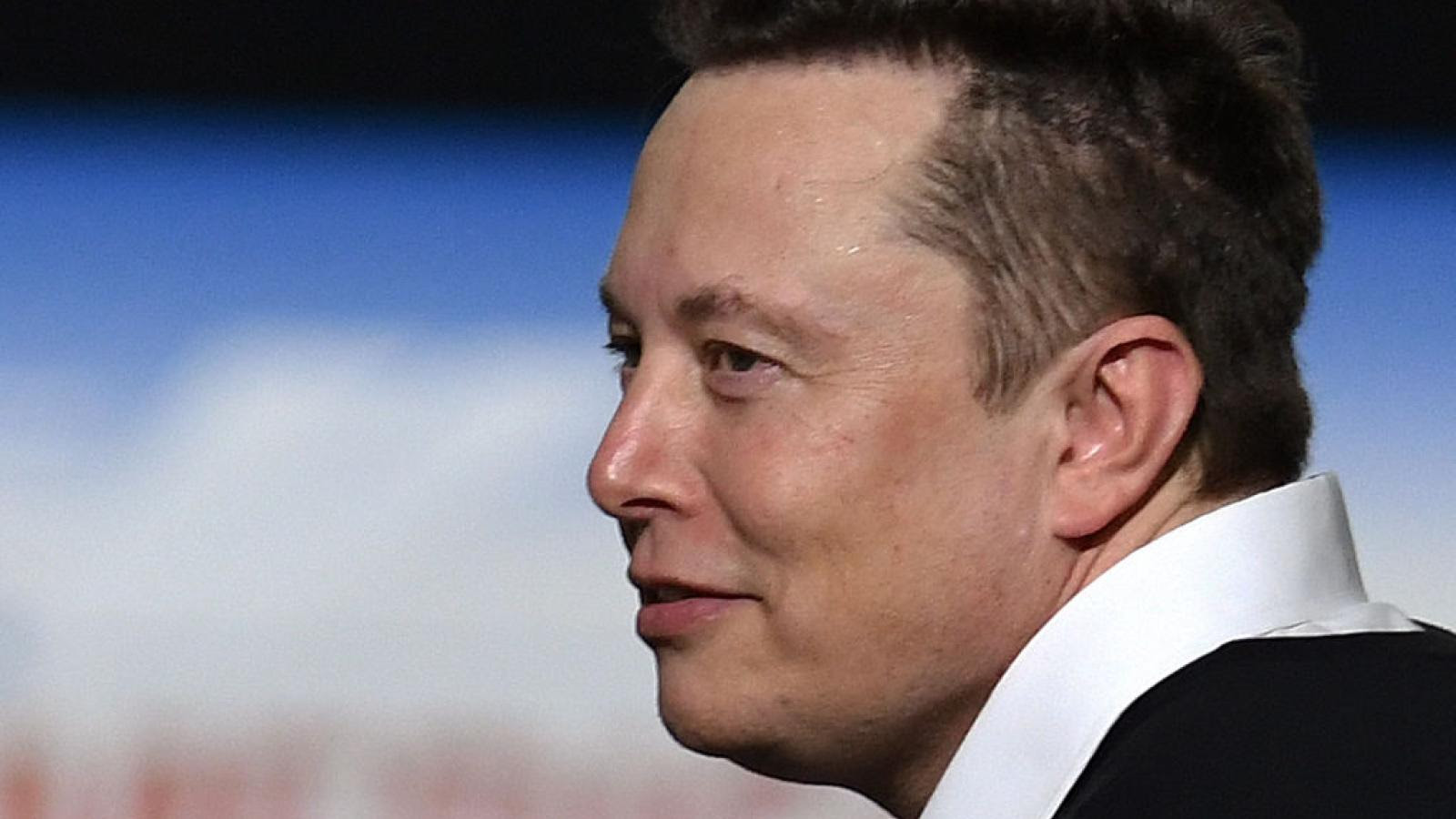 Musk offers to buy Twitter, social media platform valued at $43 billion GettyImages-1216515606