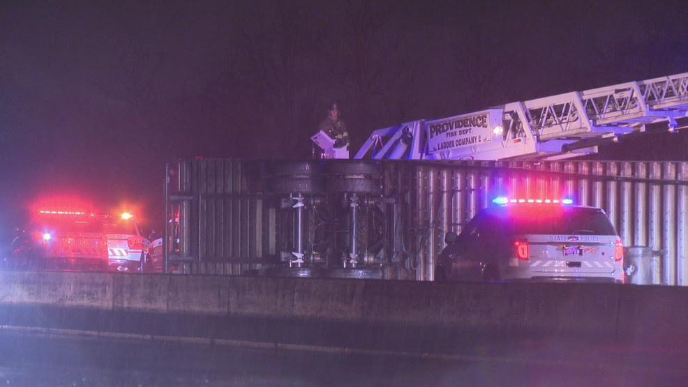  I-95 northbound lanes closed after tractor-trailer crash in Cranston