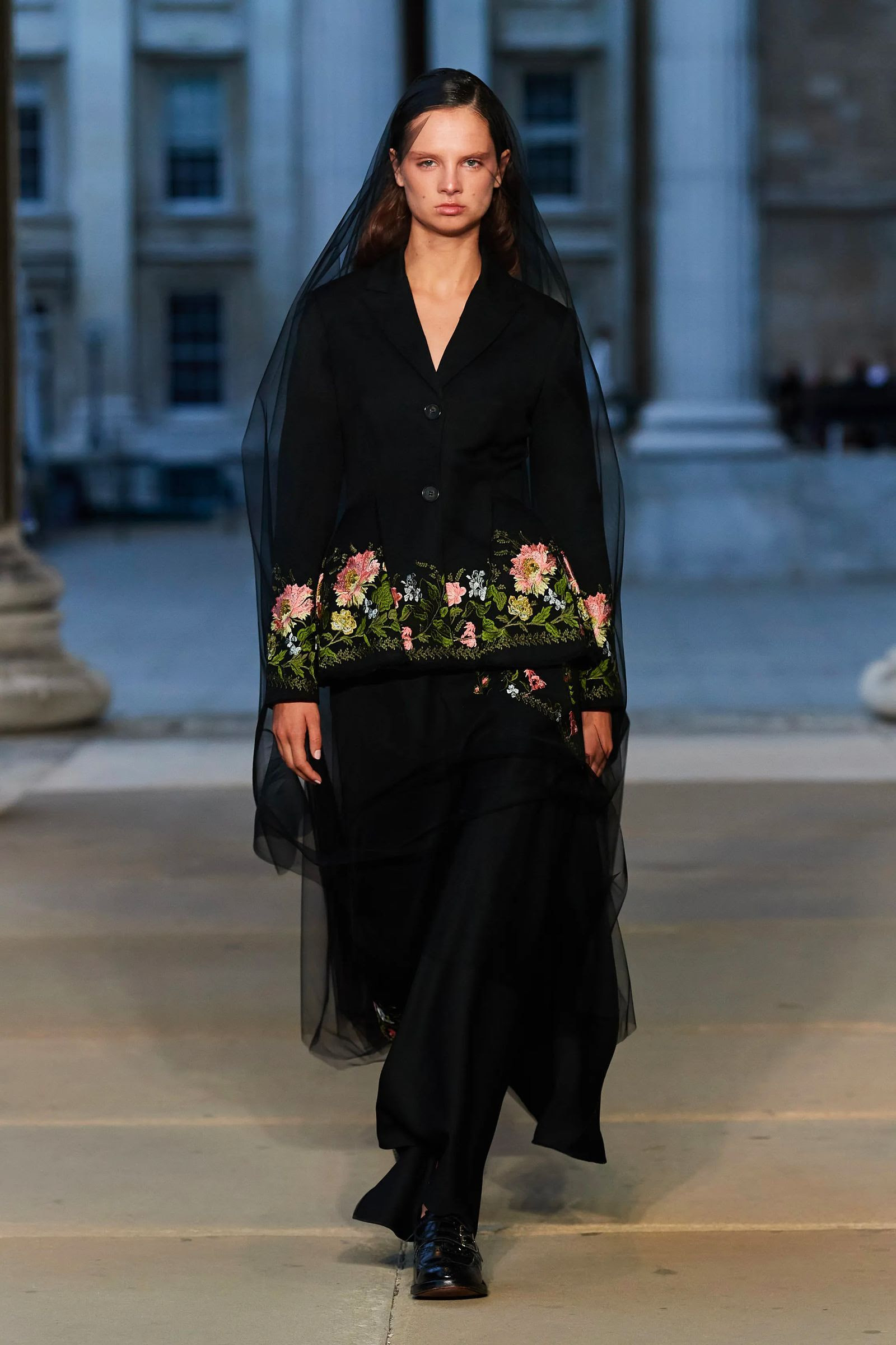 chaqueta entallada de Erdem primavera verano 2023.