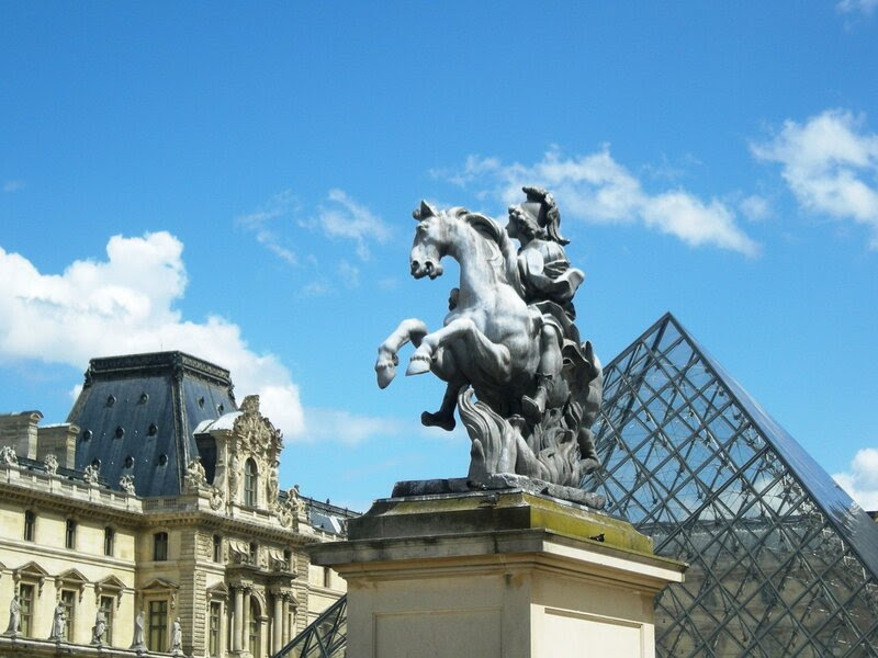 Париж, Лувр. Статуя Людовика XIV