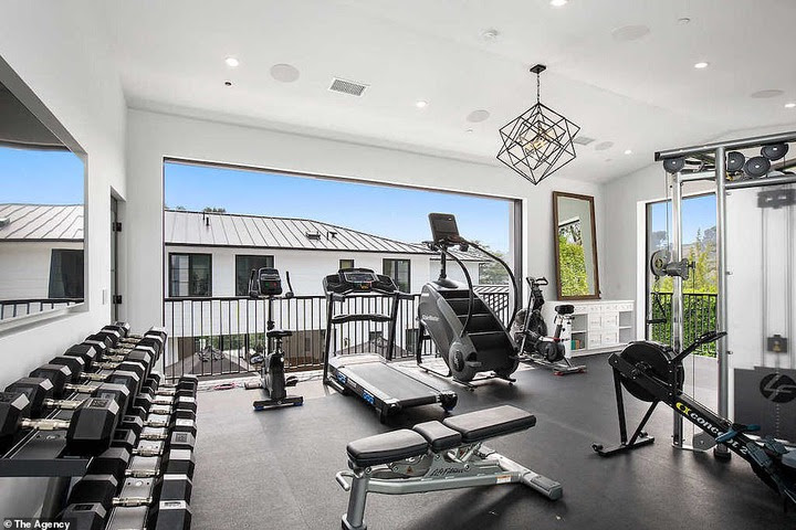 See inside the .8Million Mansion Rihanna just bought in Beverly Hills (photos)