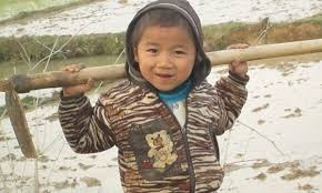 Image result for hinh em be ngheo viet nam
