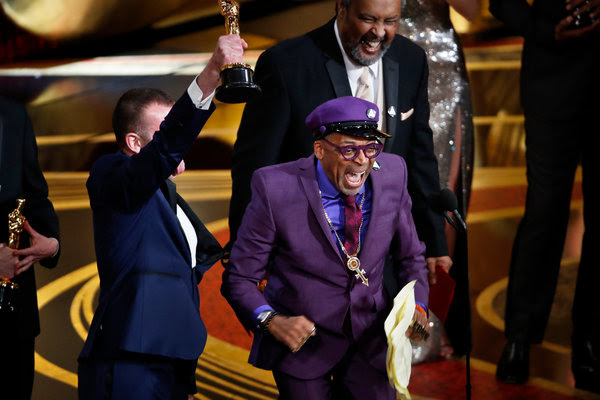 Spike Lee se llevó el premio por mejor guion adaptado con su película <em>BlacKkKlansman;</em> fue su primer Oscar competitivo.